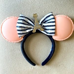 Disney French Macaron Minnie Ears from Epcot